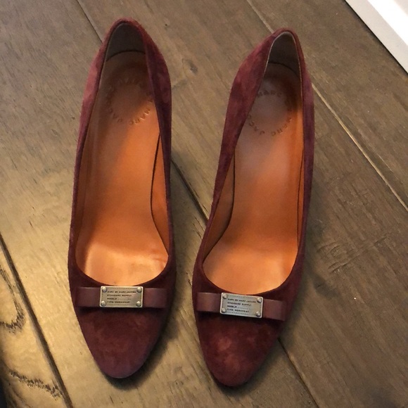 Marc by Marc Jacobs Bordeaux Suede Pumps - Picture 4 of 8